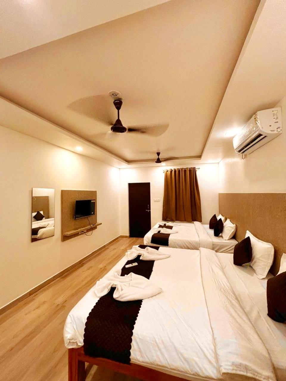 Baga Beach Inn Bagian luar foto