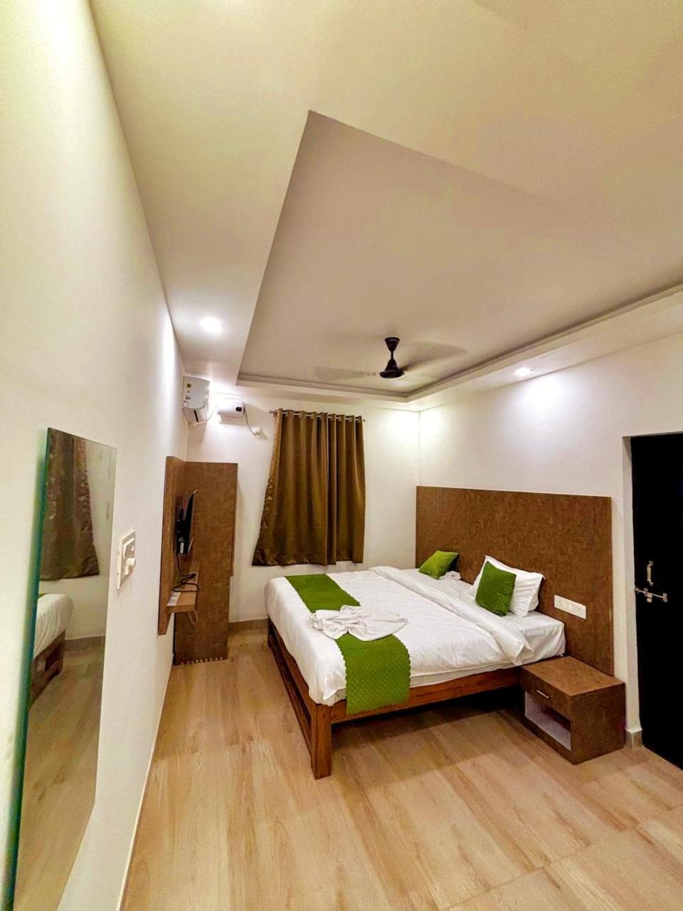 Baga Beach Inn Bagian luar foto
