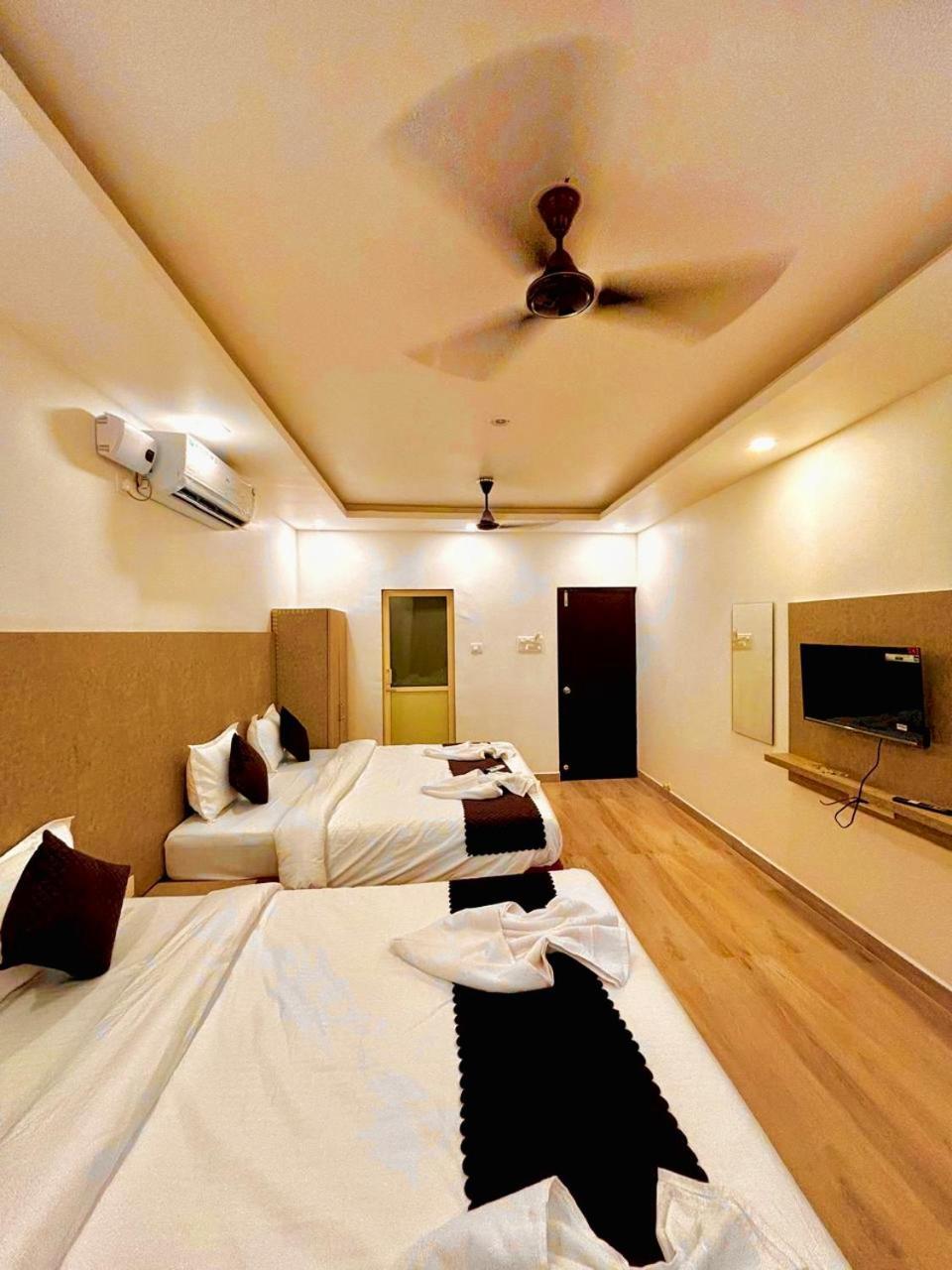 Baga Beach Inn Bagian luar foto