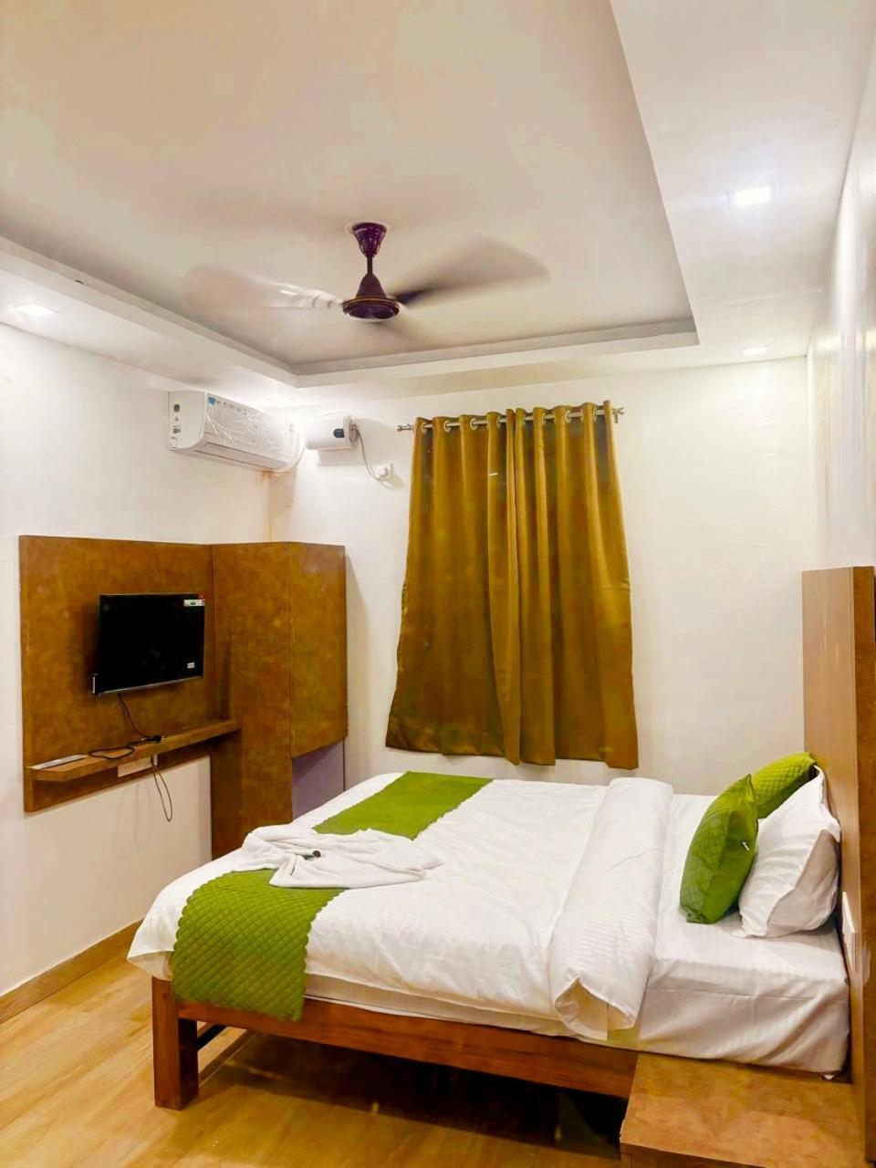 Baga Beach Inn Bagian luar foto