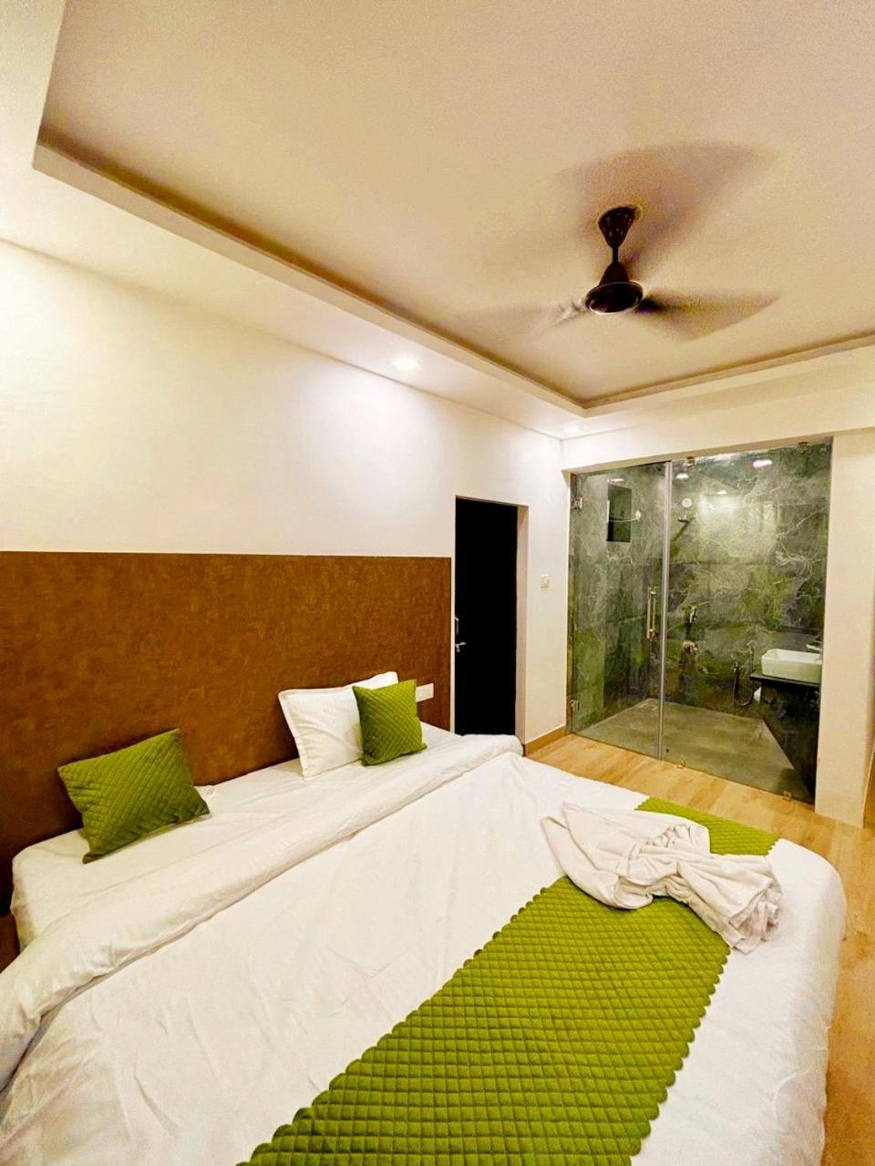 Baga Beach Inn Bagian luar foto